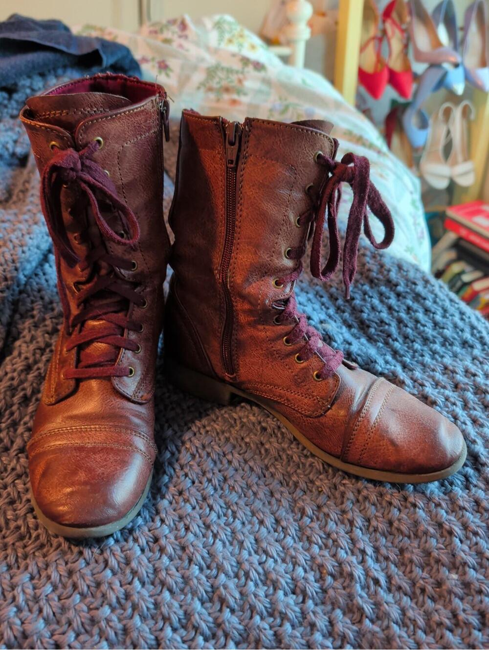 Mossimo Maroon Combat Boots With Zip - Picture 2 of 8